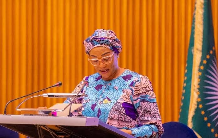 2027: First Lady donates vehicles, mobilises APC youths