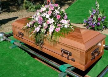Man dies after falling into father’s grave in Brazil